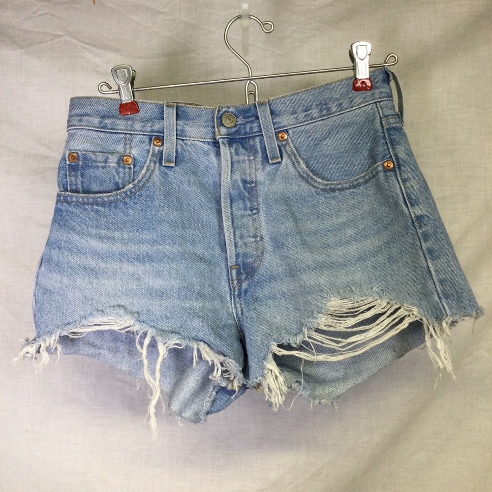Levi’s 501 Button Up Distressed Light Wash Blue Jeans, Sz W25